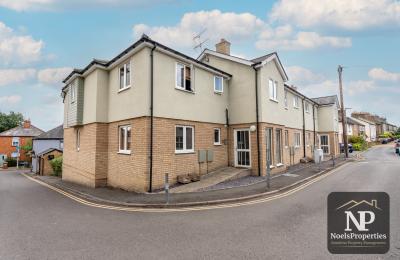 2 Bedrooms Flat - Town Centre Location