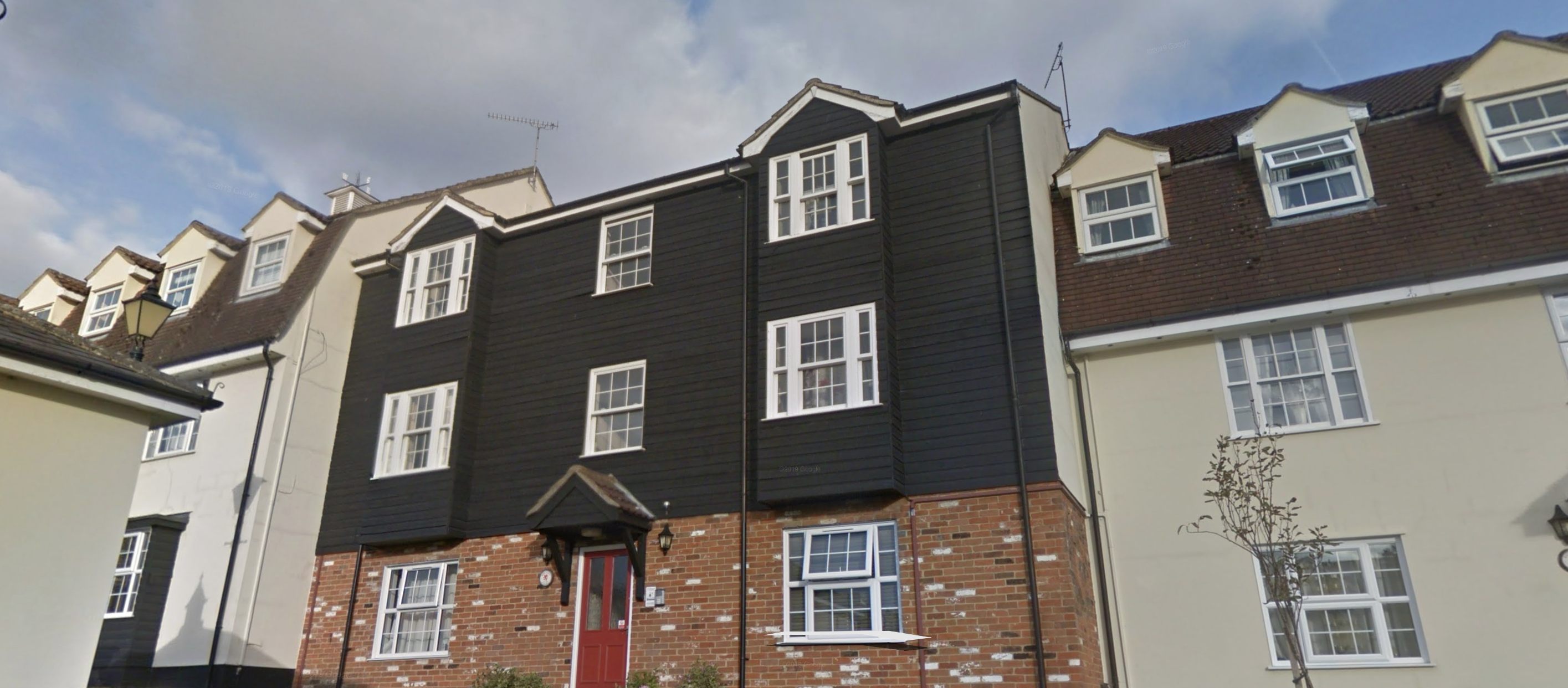 2 Bedrooms Flat -Red Lion Court